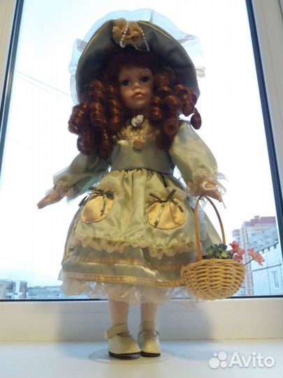 Кукла фарфоровая коллекционная