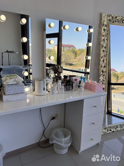 Гримерное зеркало с подсветкой