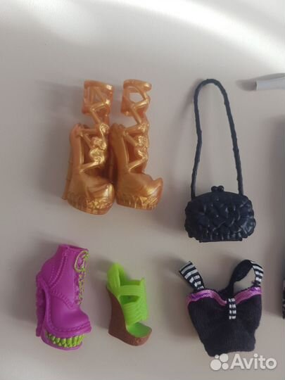 Много аксессуаров монстер хай Monster High