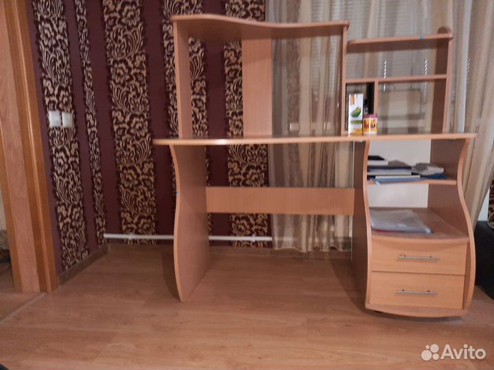 Компьютерный стол