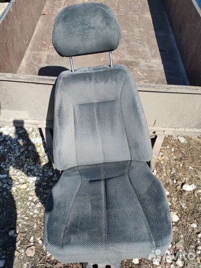 Передние сиденья на priora