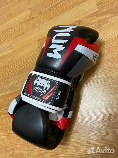 Боксёрские перчатки Venum