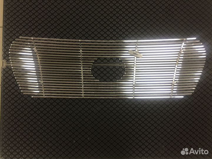 Накладка на решётку Toyota Land Cruiser 200 2008+