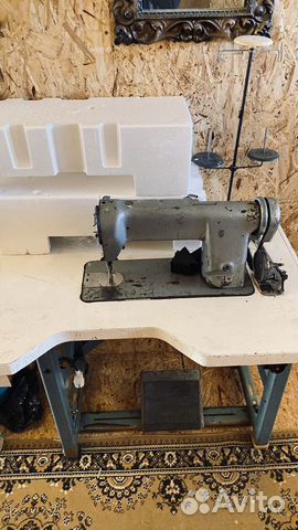Пром�ышленная швейная машина с шагающей лапкой
