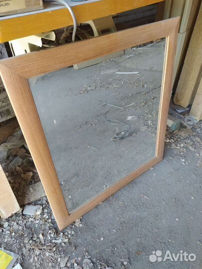 Зеркало в рамке