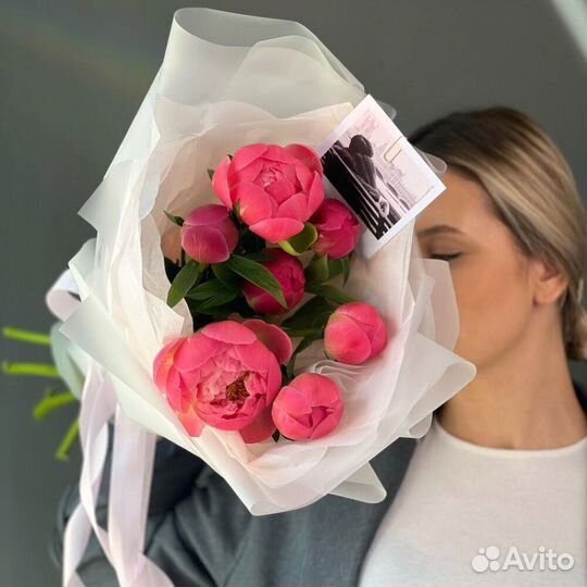 Букет из 7 пионов coral charm