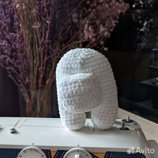 Вязаный плюшевый космонавт