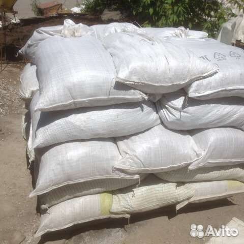 Чернозем в мешках и навоз