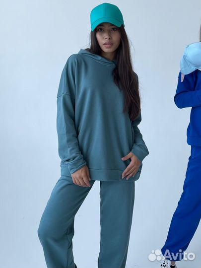 Спортивный костюм женский