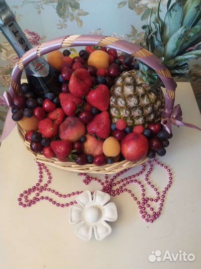 Супер корзина с фруктами и шампанским