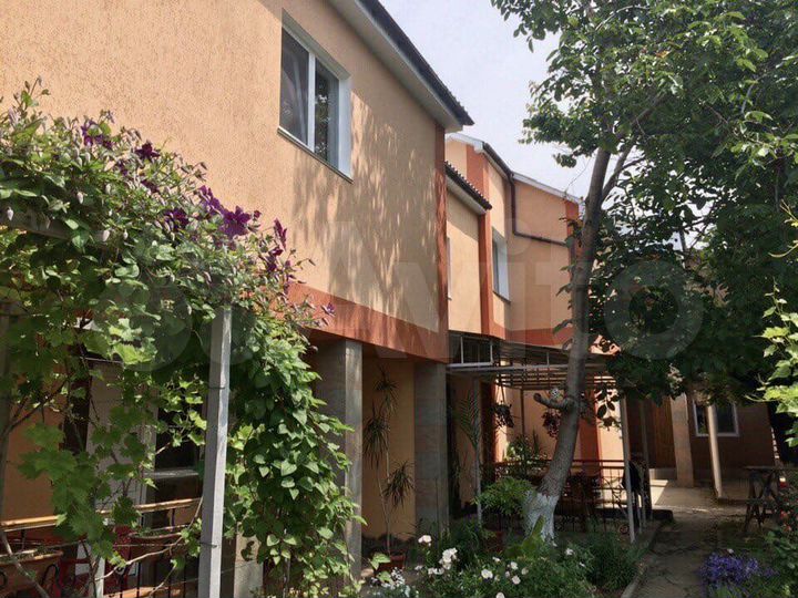 Комната 14 м² в > 9-к., 1/2 эт.