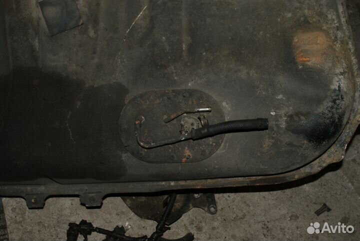 Датчик уровня топлива в баке Toyota Carina E