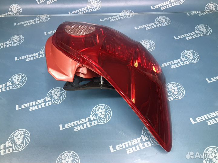 Фонарь задний левый Toyota Auris