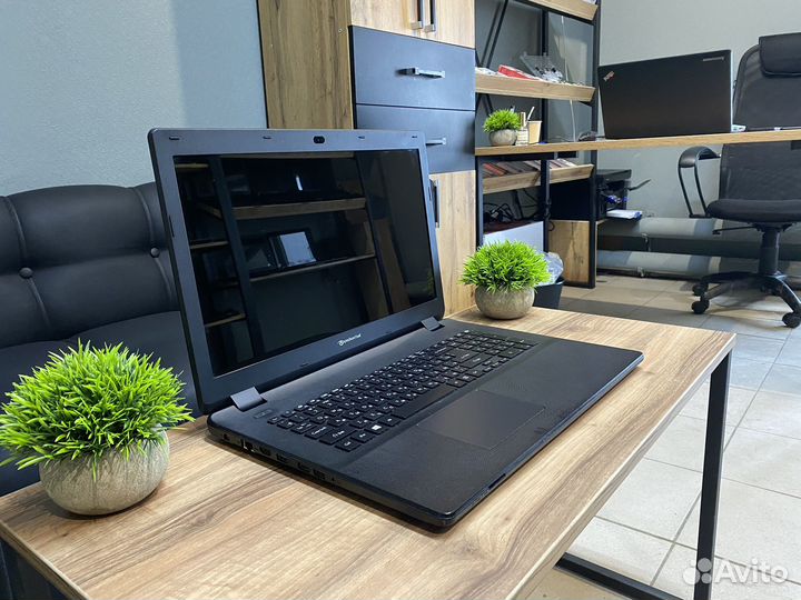 Огромный 17.3 4х ядерный 4gb 256gb SSD GT820M 2gb