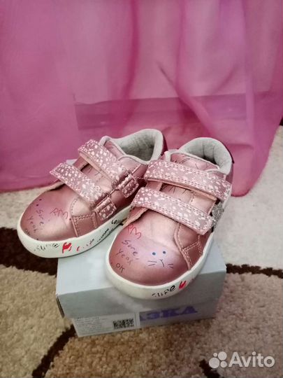 Кроссовки детские