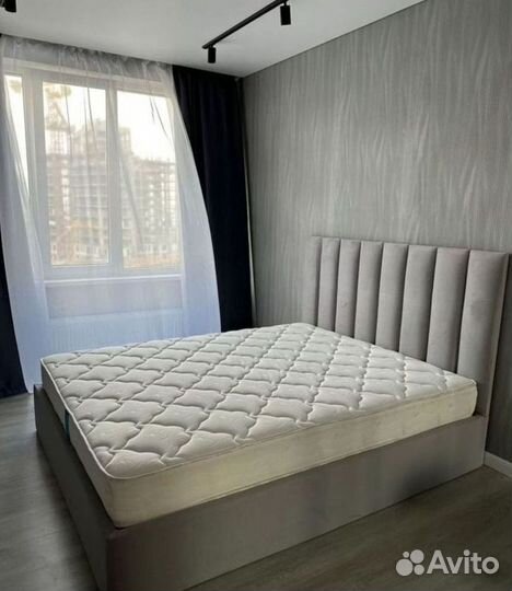 Кровать с молдингом