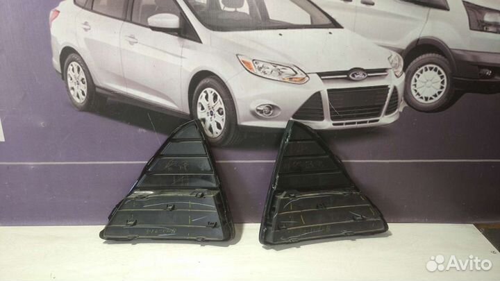 Треугольник заглушка бампера Форд Фокус 3