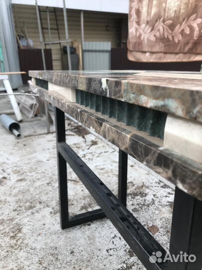 Стол из натурального мрамора