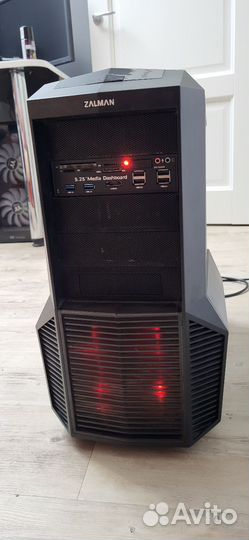 Компьютерный системный блок игровой
