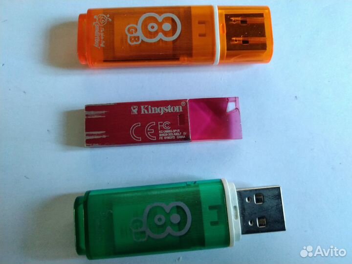 Флешки 8, 16 Гигабайт, адаптеры для карт microSD