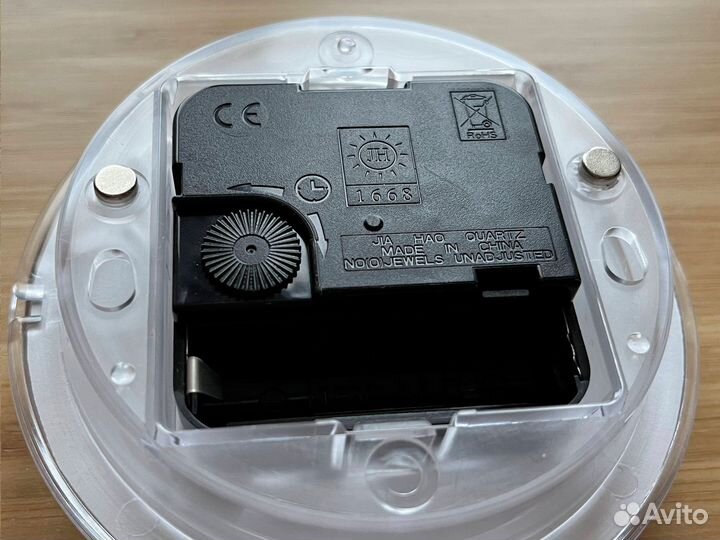 Часы-магнит на холодильник