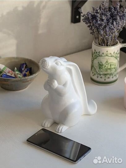 Статуэтка кролик, подставка под телефон