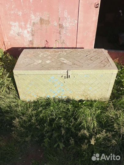 Сундук старинный