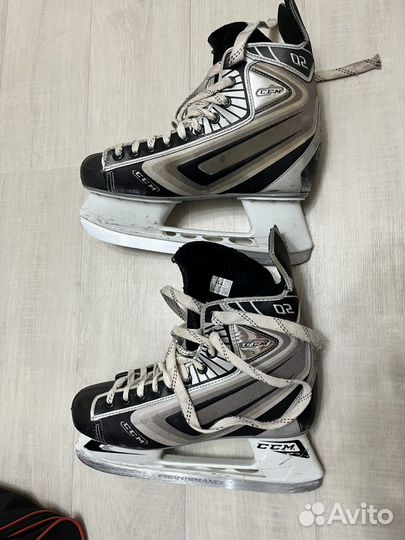 Хоккейные коньки CCM 44 размер