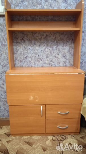 Компактный письменный стол