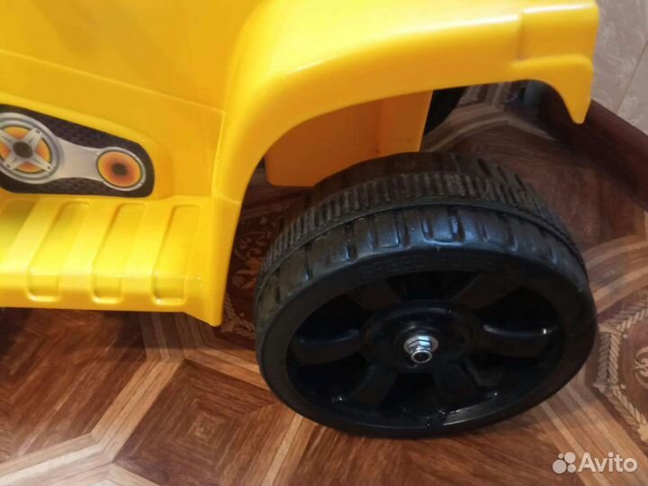 Квадроцикл от 1 года до 5 лет почти новый