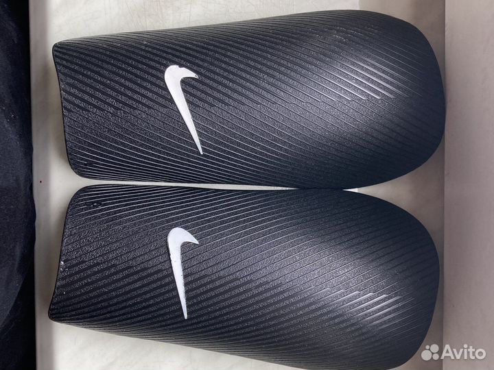 Щитки для футбола Nike