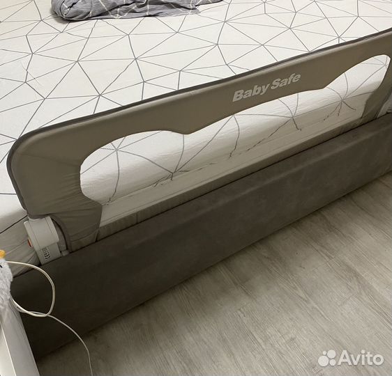 Защитный бортик для взрослой кровати