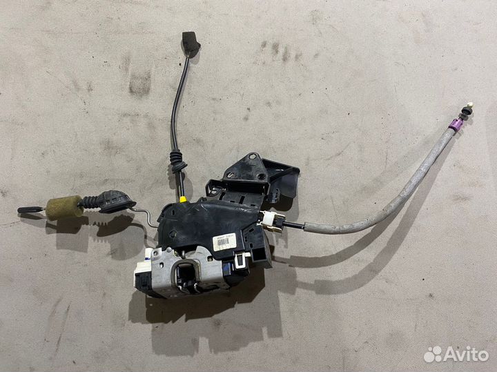 Замок передней левой двери Mercedes C W204