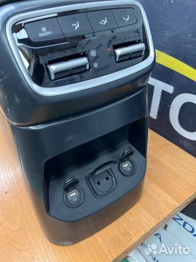 Консоль центральная Kia Mohave 2 D6EB 2019-2023