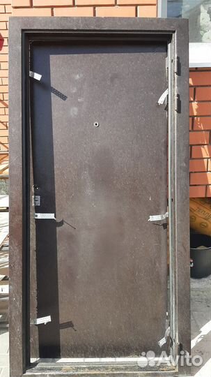 Дверь входная металлическая бу