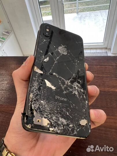 Замена заднего стекла на iPhone всех моделей