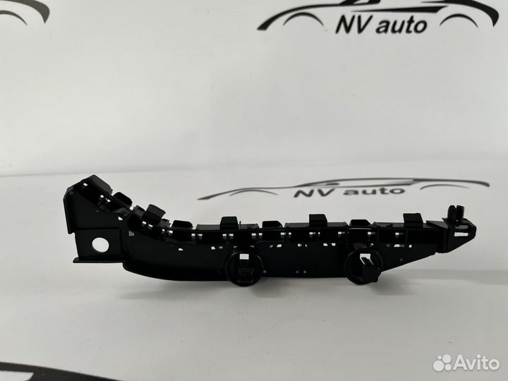 Honda Civic 4D крепление бампера правое 05-11