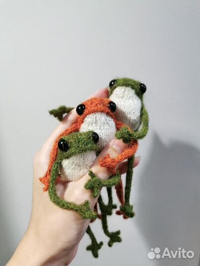 Вязаная лягушка игрушка