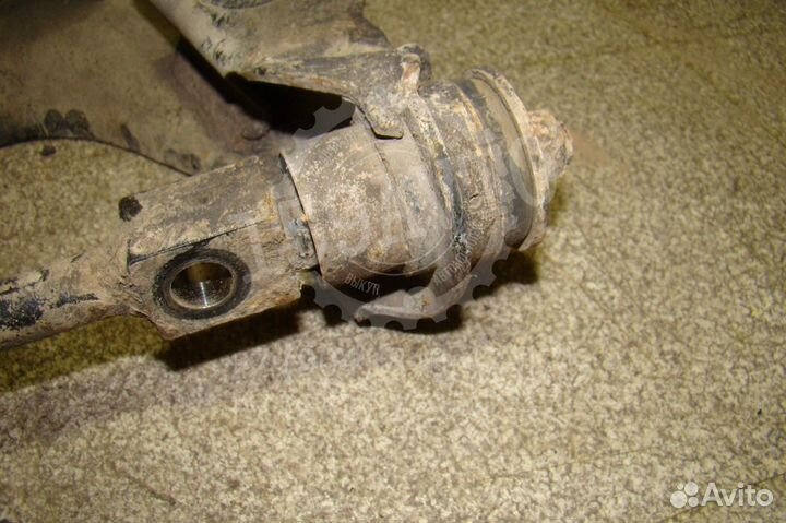 Рычаг передний верхний левый Mazda BT-50