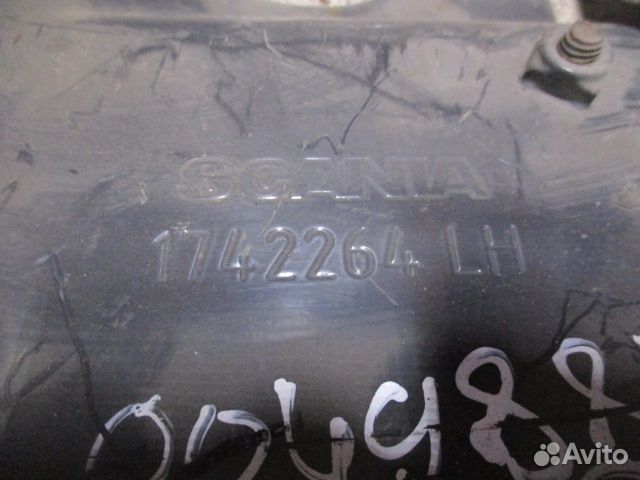 Петля капота левая Scania 1742264