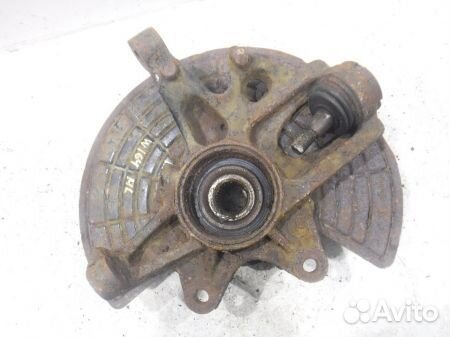 Кулак передний правый