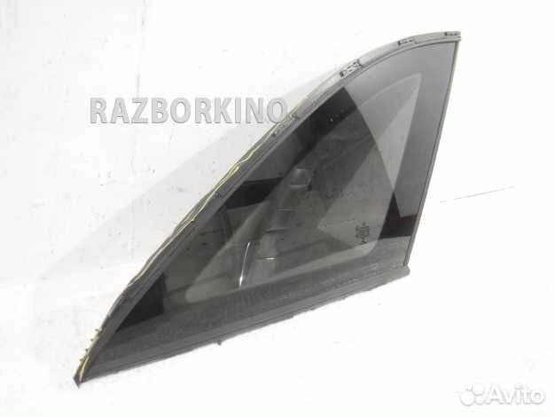 Форточка заднего правого крыла