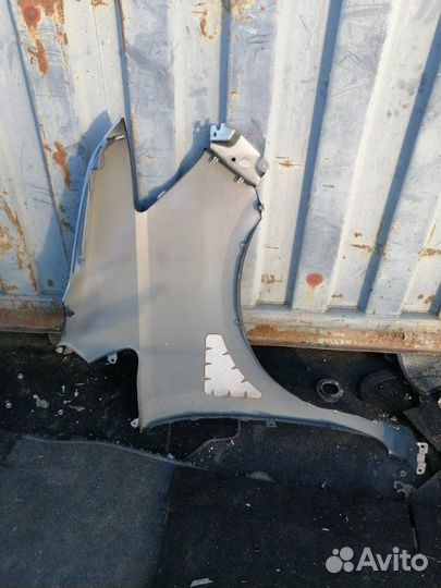 Крыло переднее левое Nissan Serena C25