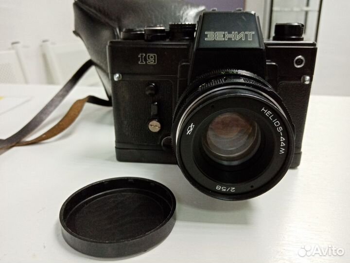 Фотоаппарат зенит - 19, объектив helios-44m, СССР