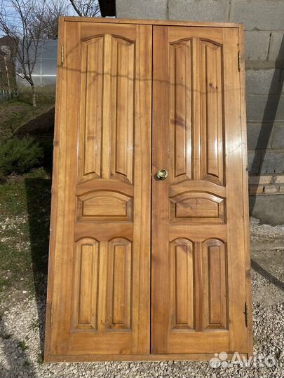 Двери деревянные 3 штуки
