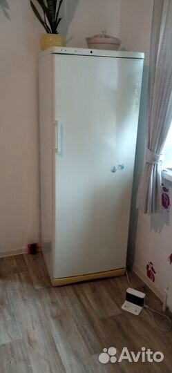 Морозилка вертикальная бу
