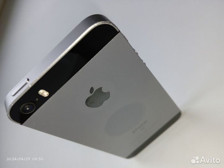 iPhone SE, 32 ГБ