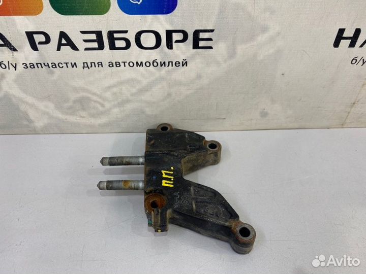 Кронштейн опоры передний правый Hyundai Santa Fe