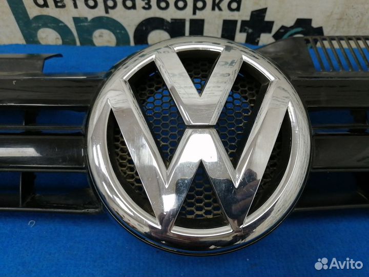 Решетка радиатора 5K0853651AL Volkswagen Golf
