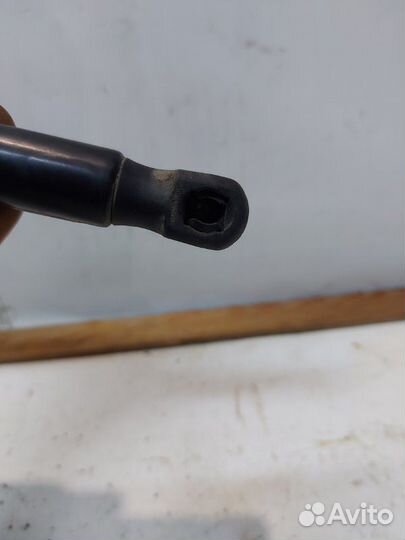 Амортизатор багажника задний левый Renault Duster